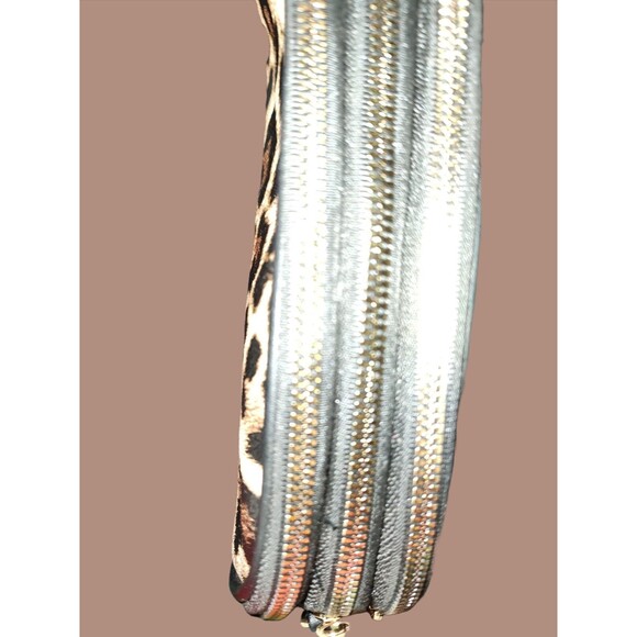 Women's Hand Bag with Jeweled Bee - Picture 4 of 8